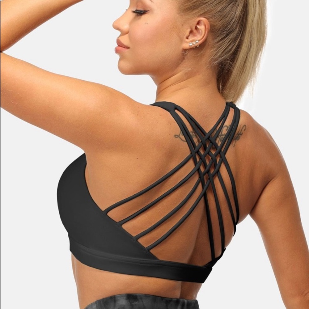 Medium impact sports bra with smolder back